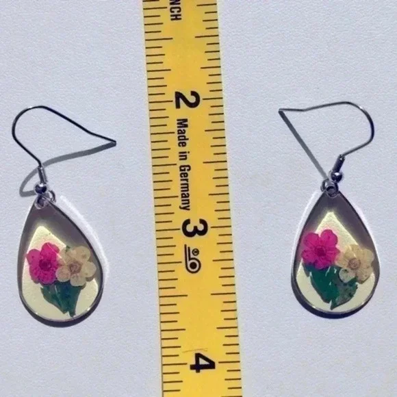 Pink & White Real Flower Drop Earrings NWT - Picture 3 of 3